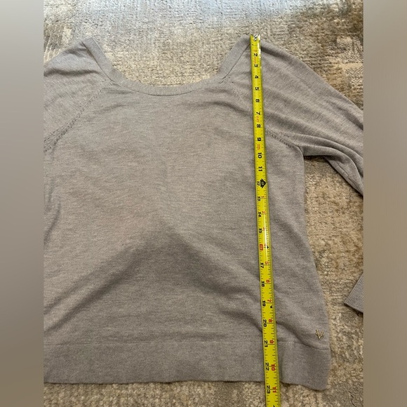 Victorias Secret Top Medium Gray Twist Back Lightweight Sweater Shirt Yoga Soft - Picture 8 of 11